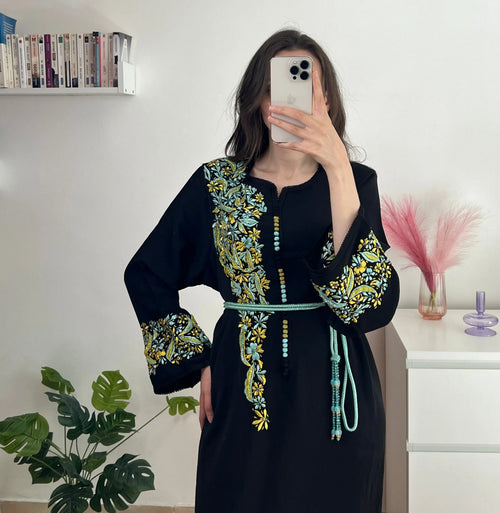 Caftan Noir Broderies Florales Amrah