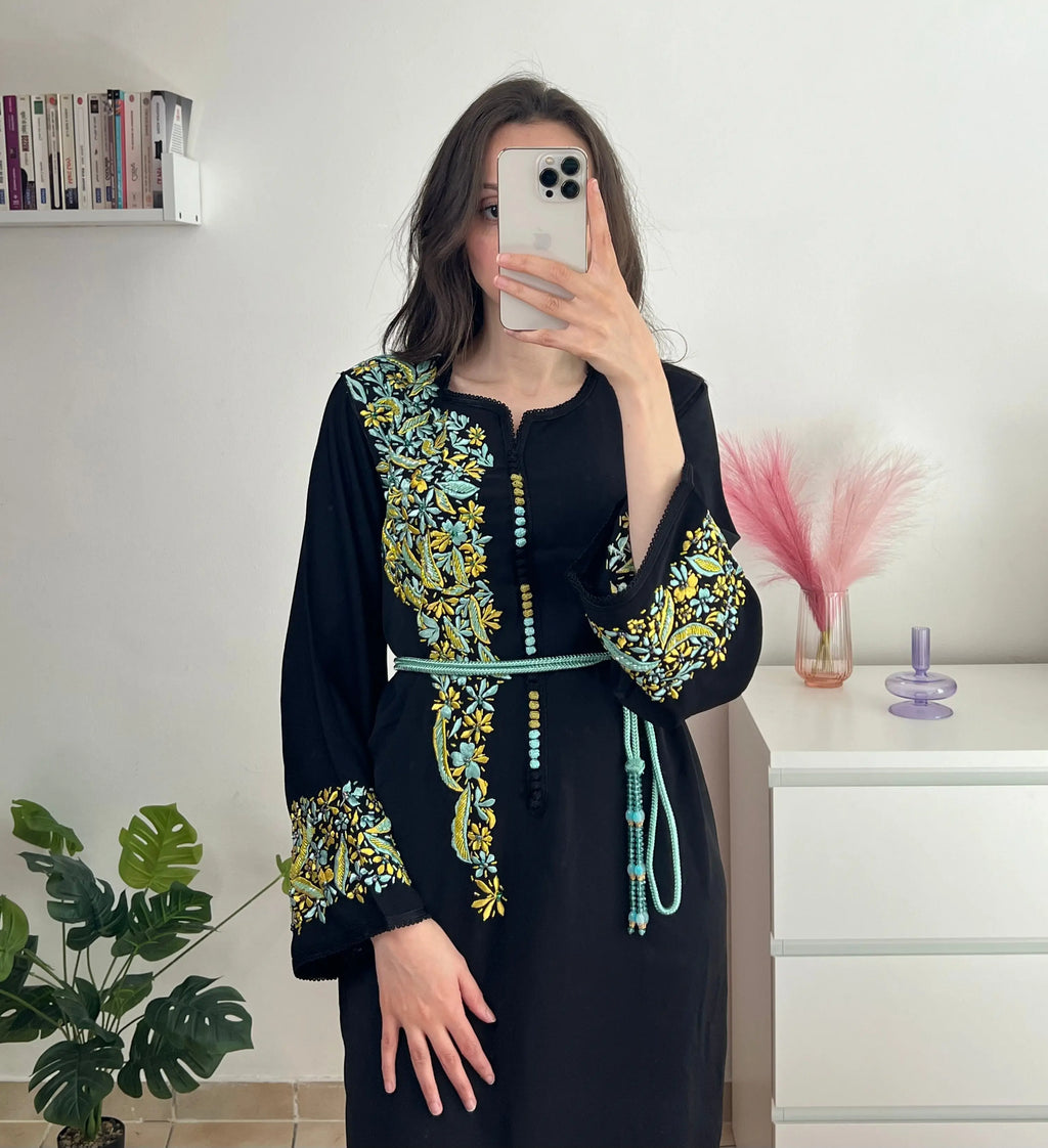 Caftan Noir Broderies Florales Amrah